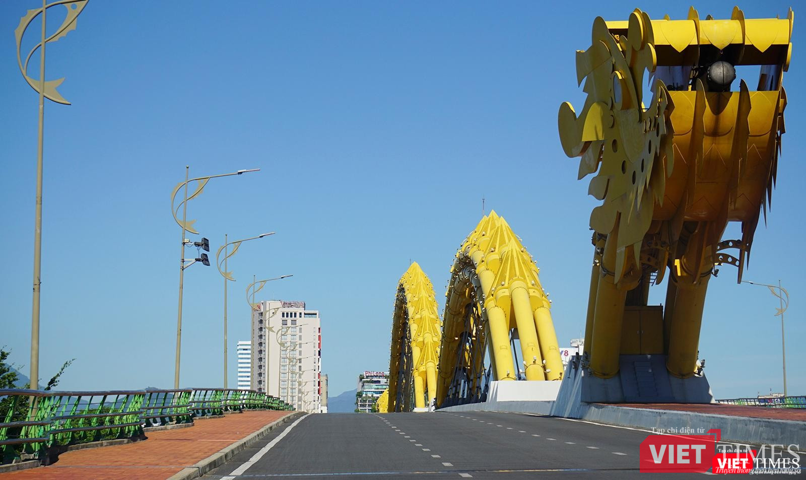 Cầu Rồng trong ngày đầu tiên áp dụng phong toả tuyệt đối