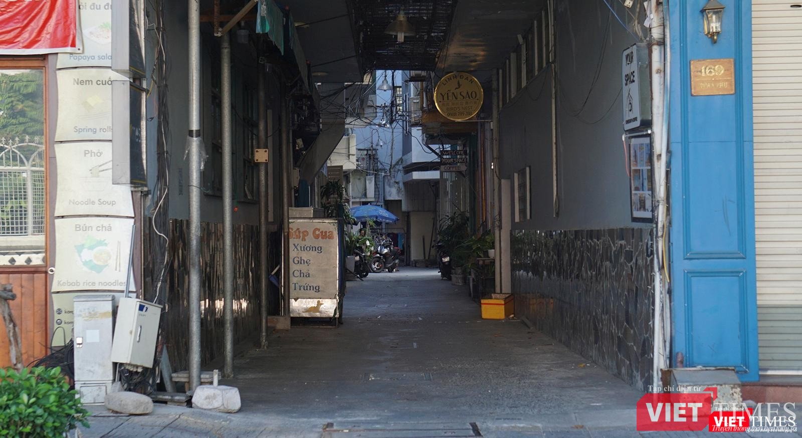 Một con hẽm trên đường Trần Phú vắng bóng người