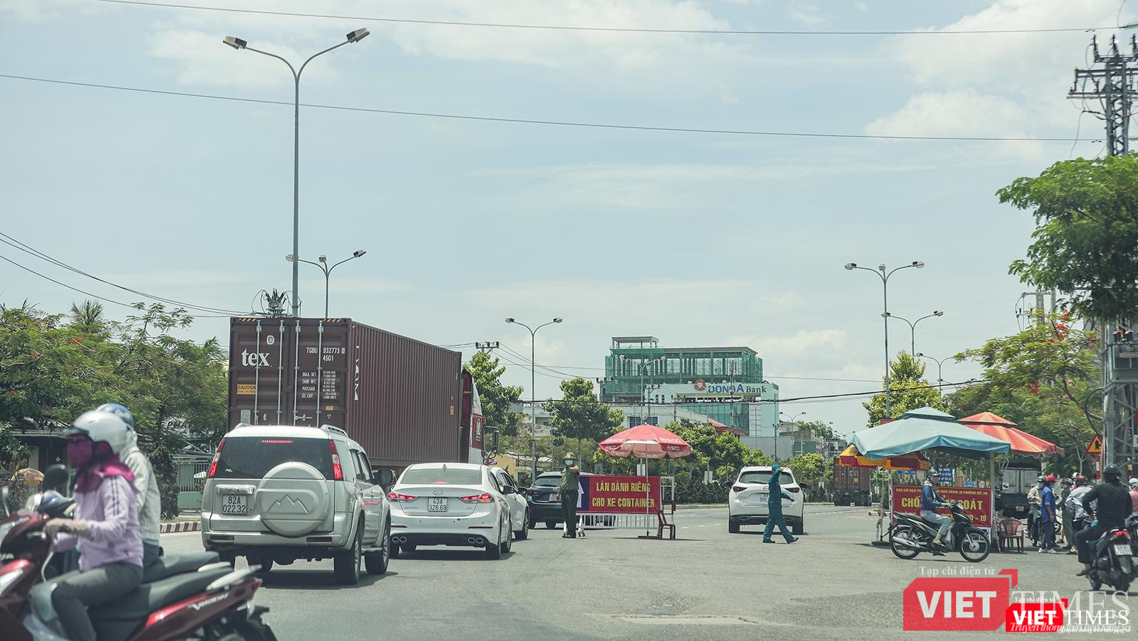 Ở phía bên kia, khu vực giáp ranh địa phận quận Ngũ Hành Sơn, chốt kiểm soát cũng được thiết lập