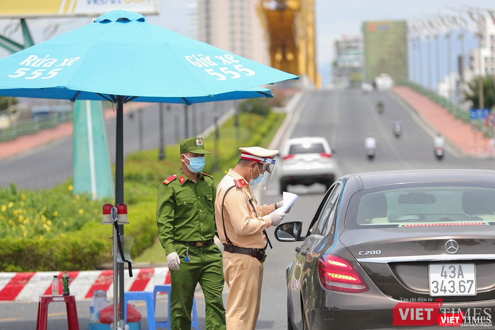 Lực lượng kiểm soát phương tiện ra vào quận Sơn Trà