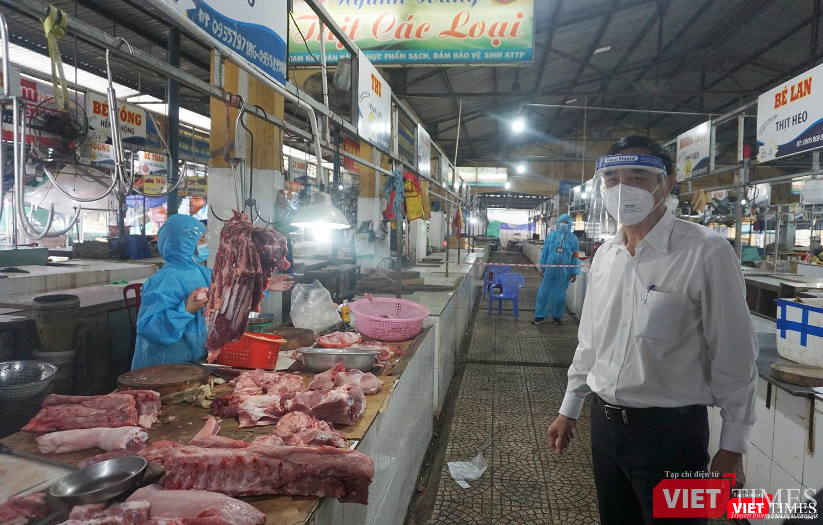 Chủ tịch UBND TP Đà Nẵng đi thị sát công tác tuân thủ quy định phòng dịch tại chợ truyền thống