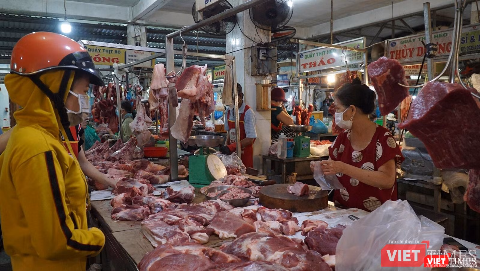 Hàng thịt cá chuẩn bị đầy đủ