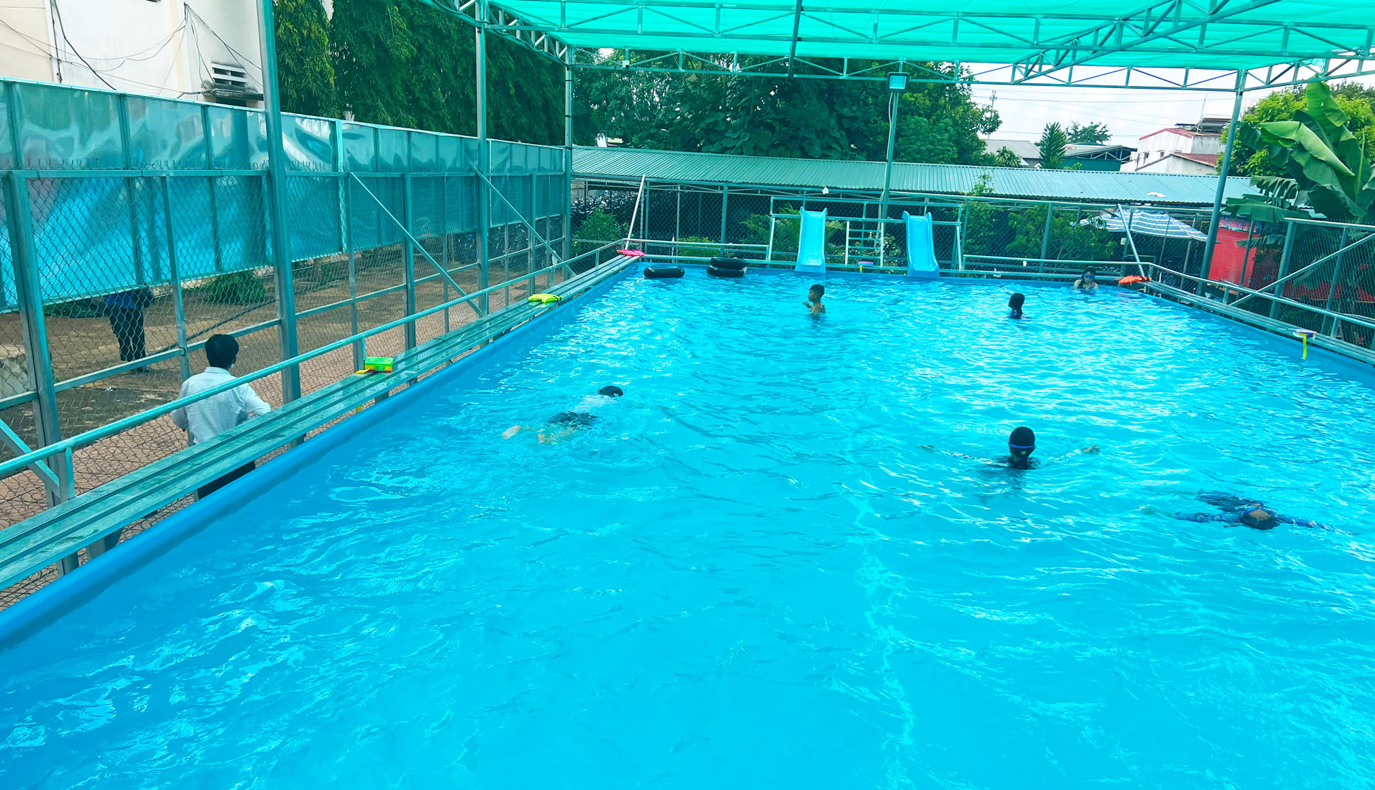 Vẫn rất ít trường học có bể bơi đạt chuẩn do ngân sách đầu tư như trường THCS Trần Quang Diệu