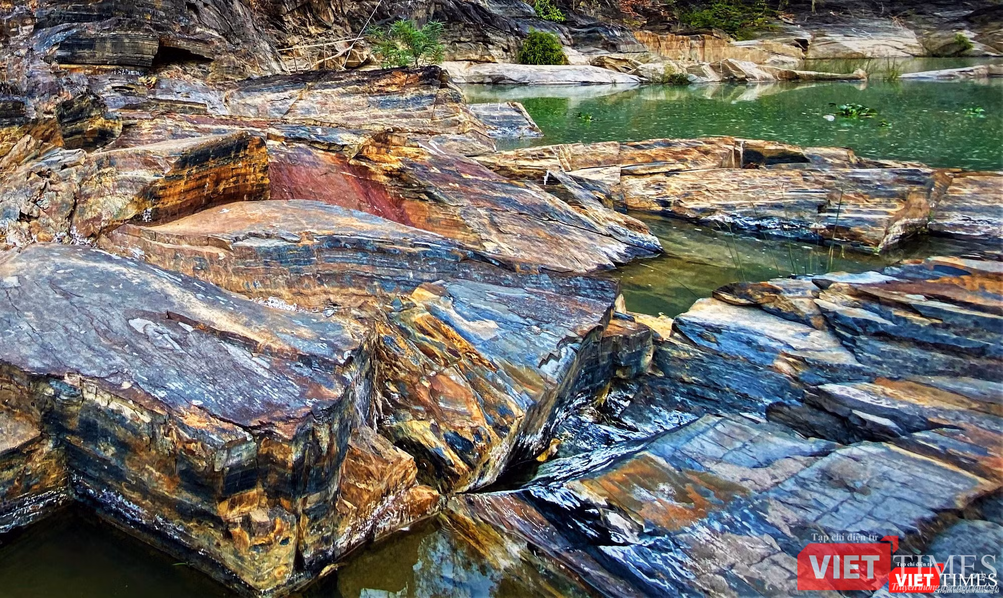 Bãi đá cổ muôn màu có thể làm bối cảnh cho những bức ảnh tuyệt đẹp