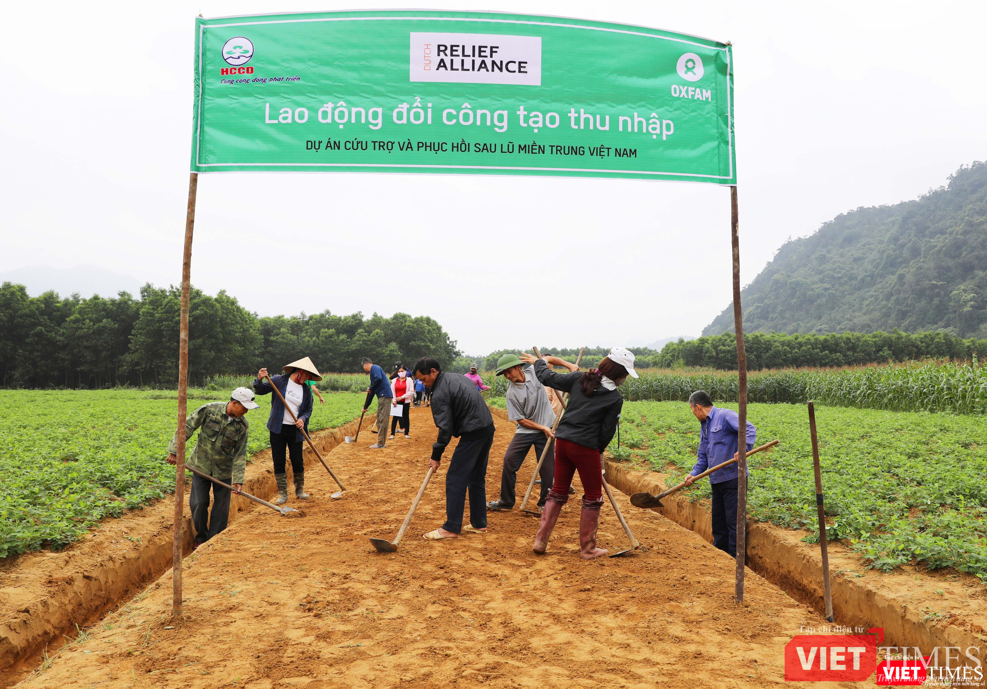 Một trong những cách thức cứu trợ, tái thiết sau bão lũ của OXFAM