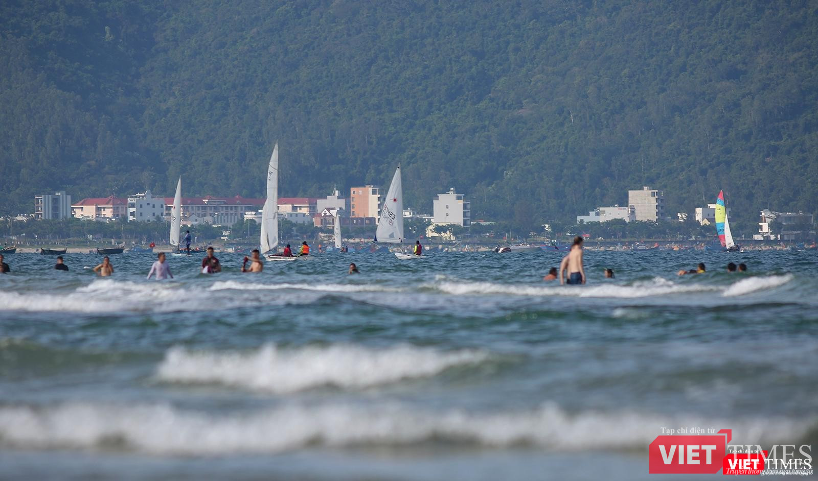 Cuộc đua lướt ván buồn trên biển Đà Nẵng
