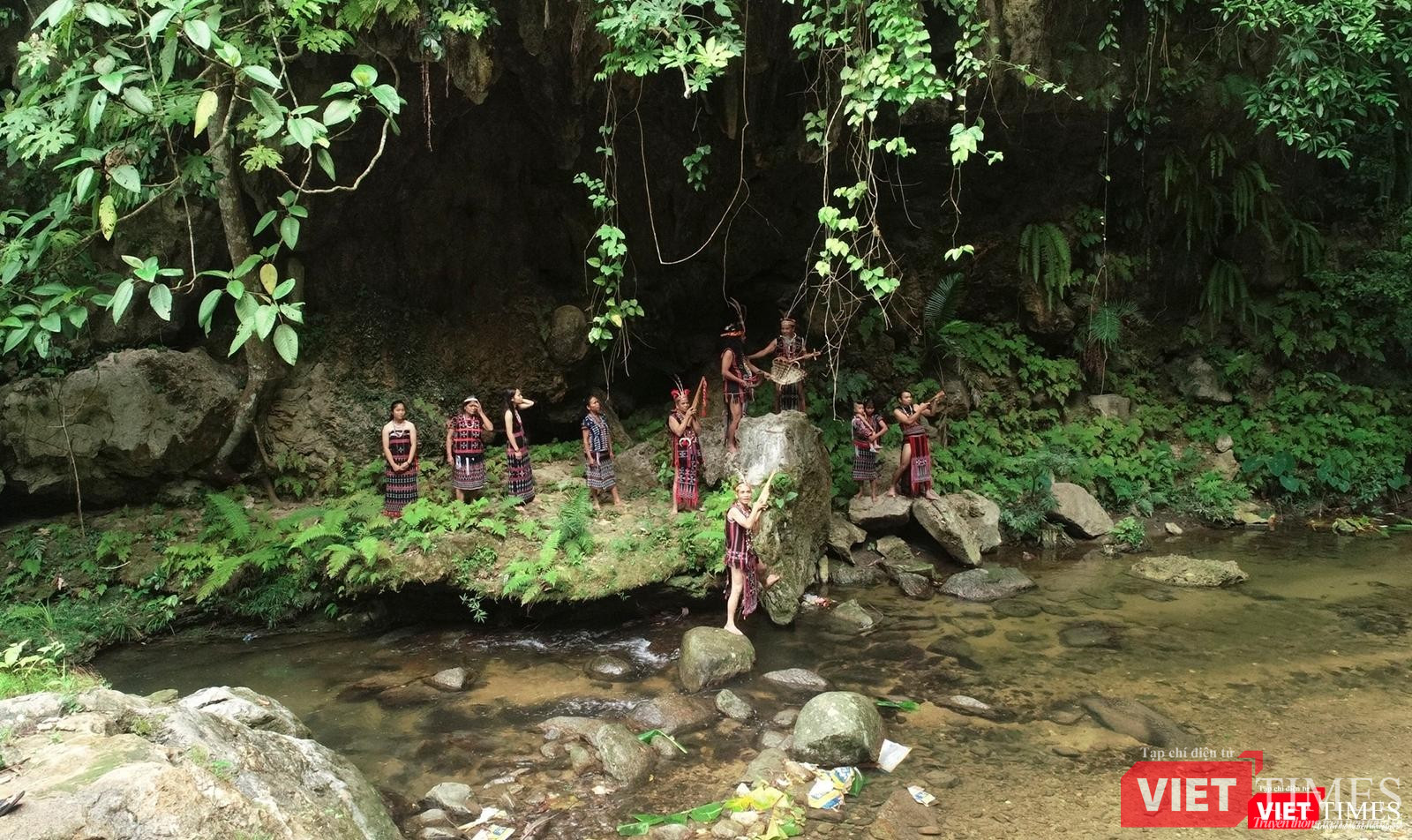 Bên dòng Bhơm Lom