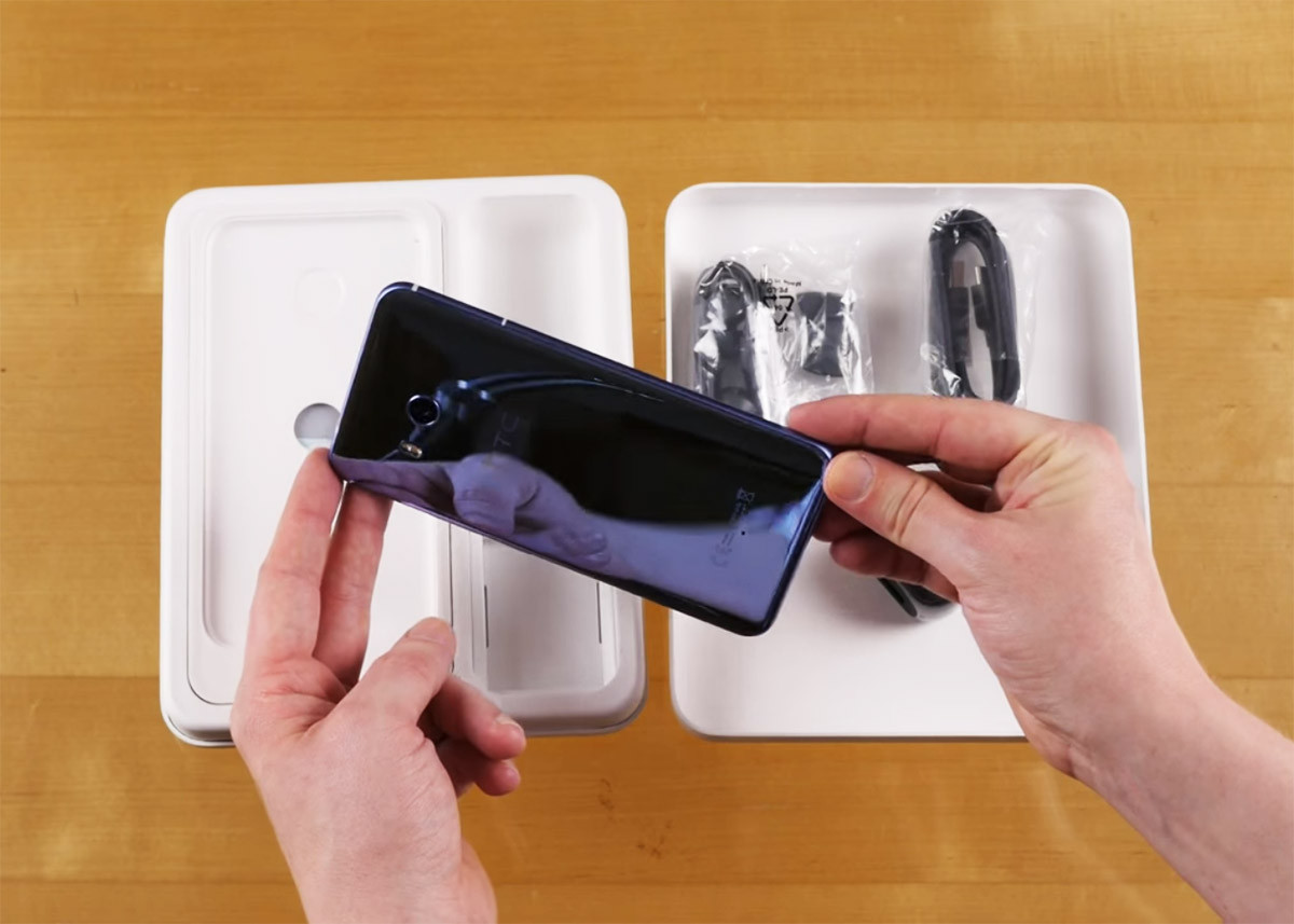 Mở hộp siêu phẩm HTC U 11 ảnh 7