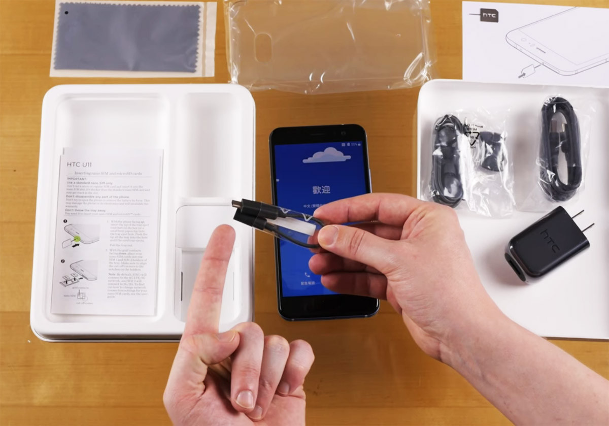 Mở hộp siêu phẩm HTC U 11 ảnh 9