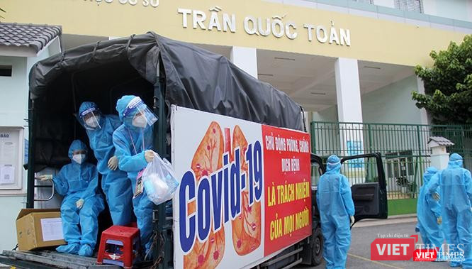 TP.HCM đã liên tục phải giãn cách xã hội trong nhiều tháng và trưng dụng các trường học vào nhiệm vụ test kiểm tra virus lẫn thành lập các điểm thu dung bệnh nhân Covid-19 trên địa bàn