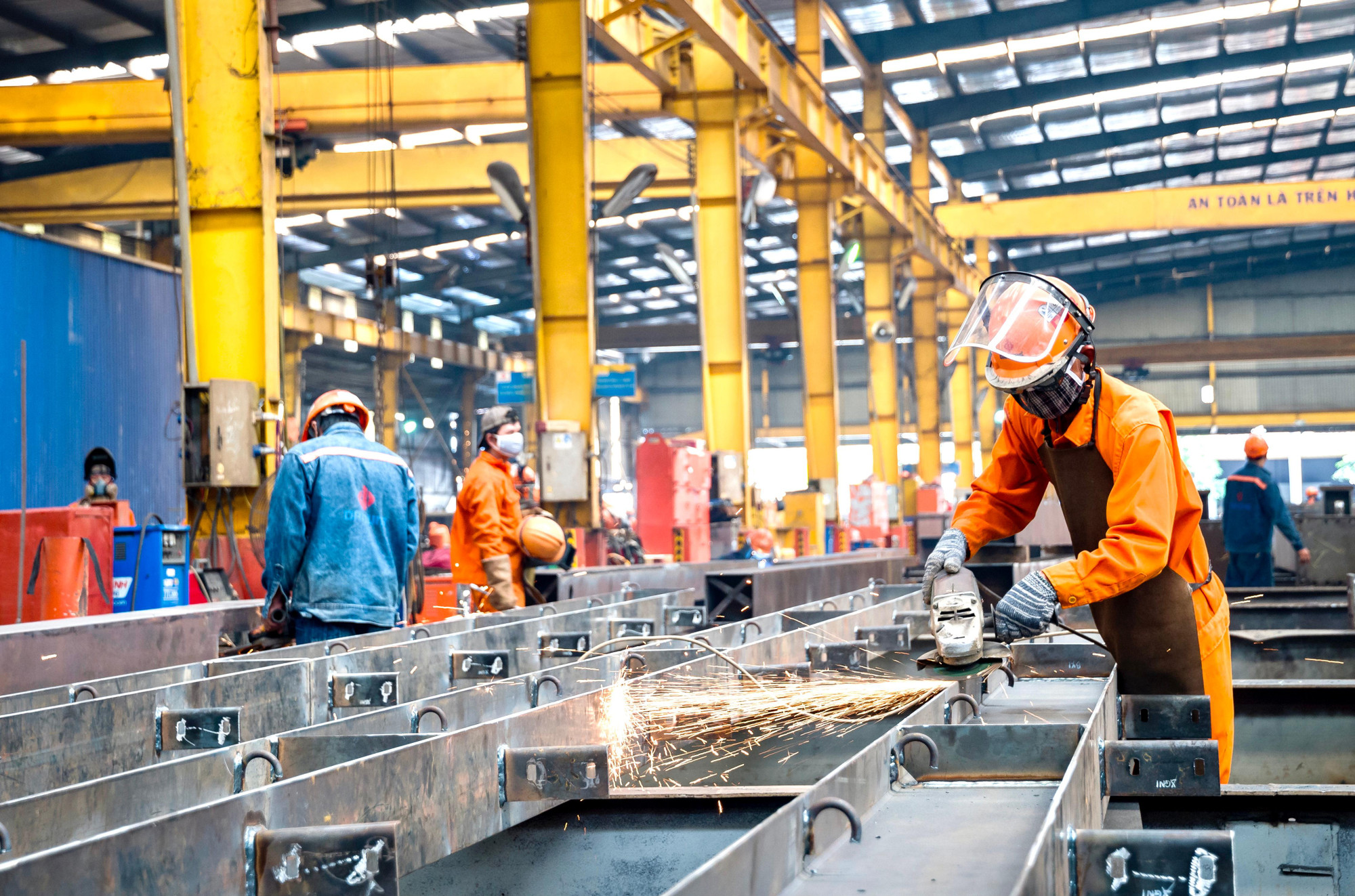 "Khó khăn của doanh nghiệp lúc này không còn dừng ở vấn đề đội chi phí sản xuất, mà chuyển sang trạng thái “khô máu”.