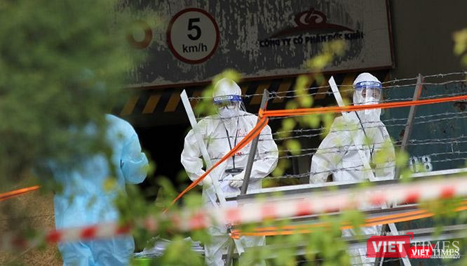 Lực lượng y tế đang phải căng mình xét nghiệm, phong toả, cách ly, điều trị bệnh nhân nhiễm Covid-19 tại khu bệnh viện dã chiến TP. Thủ Đức đã nhiều tháng nay. Ảnh: GVT. Lực lượng y tế đang phải căng mình xét nghiệm, phong toả, cách ly, điều trị bệnh nhân nhiễm Covid-19 tại khu bệnh viện dã chiến TP. Thủ Đức đã nhiều tháng nay. Ảnh: GVT.