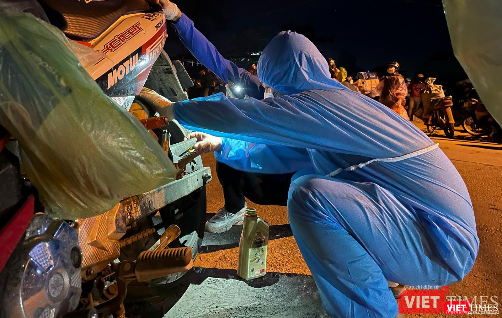 Thay dầu máy, tăng xích...