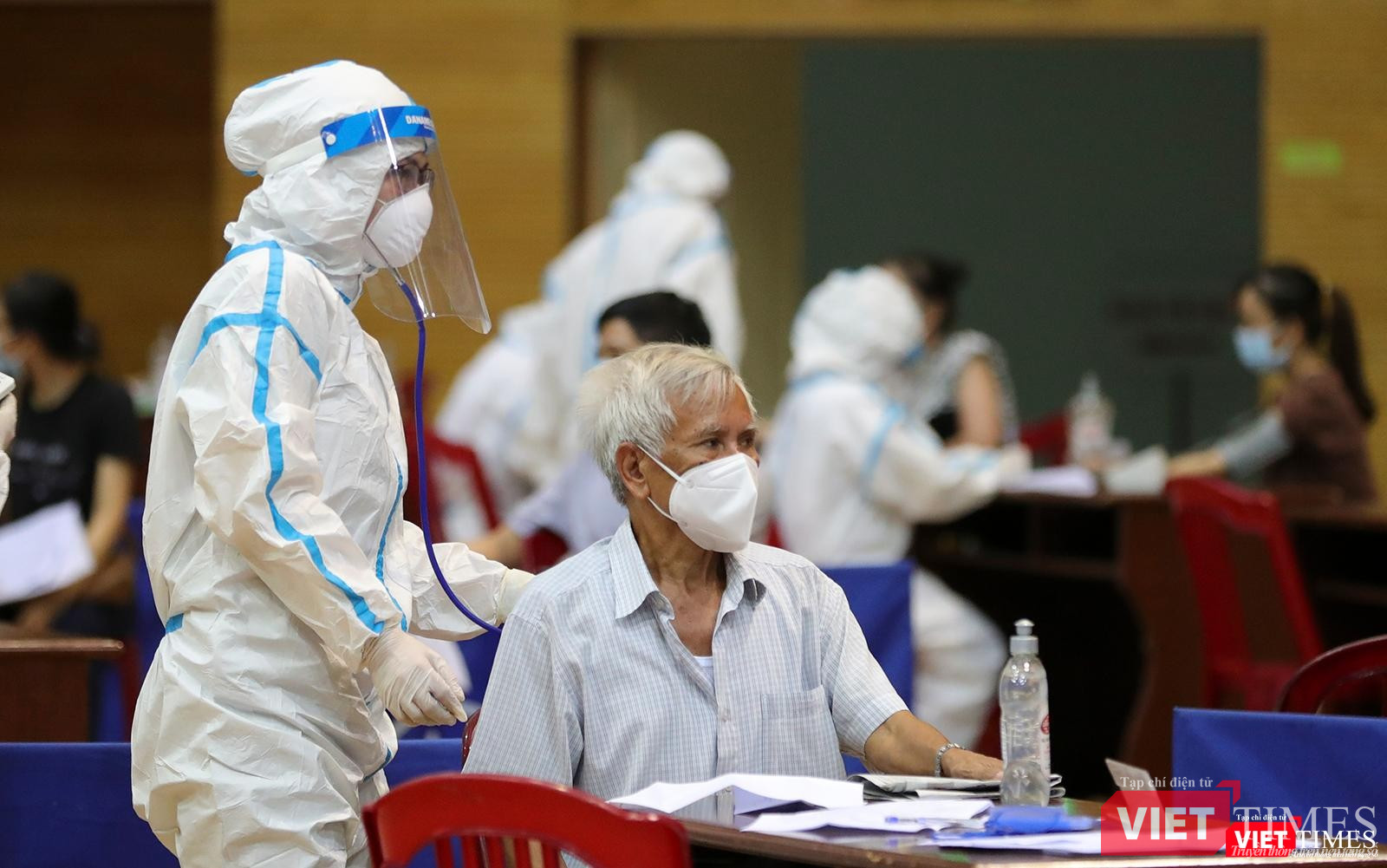 Kiểm tra sức khoẻ trước khi tiêm