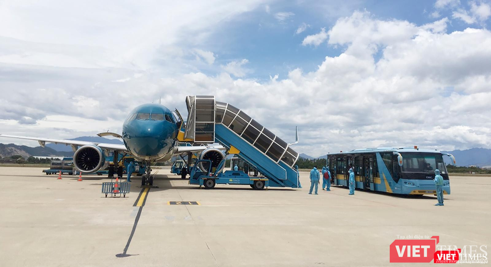 Khoảng 11h15 phút sáng cùng ngày, chuyến bay mang số hiệu VN122 đã hạ cánh xuống sân bay Đà Nẵng