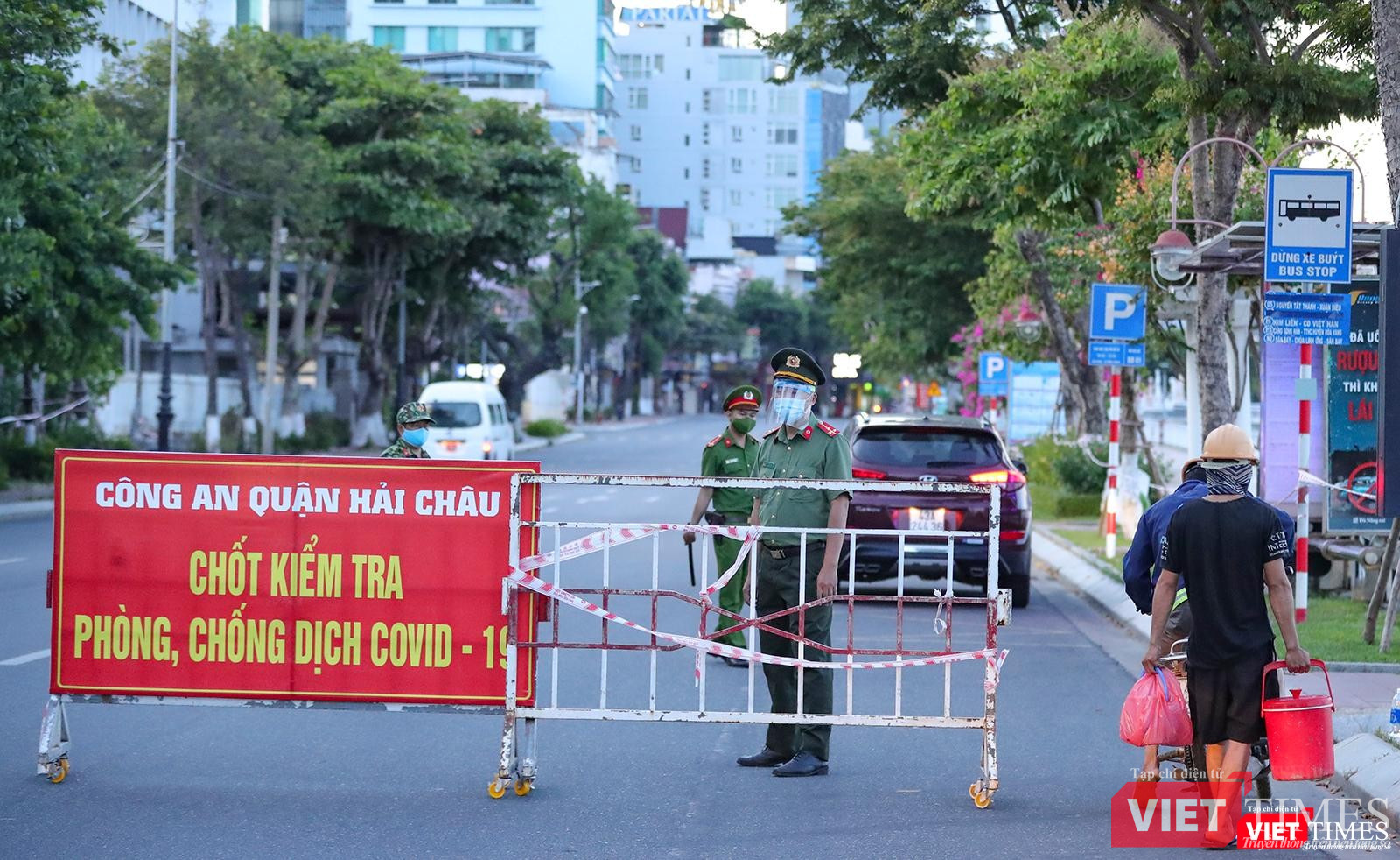Chốt kiểm soát trên đường Bạch Đằng bắt đầu làm nhiệm vụ