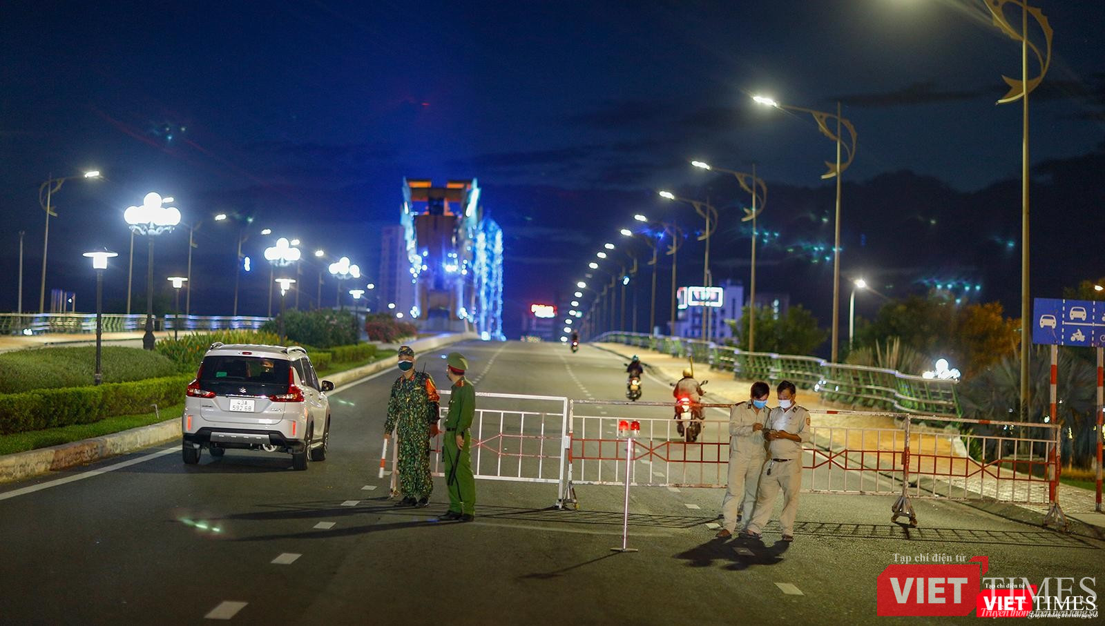 Phương tiện qua lại được hướng dẫn và nhắc nhở