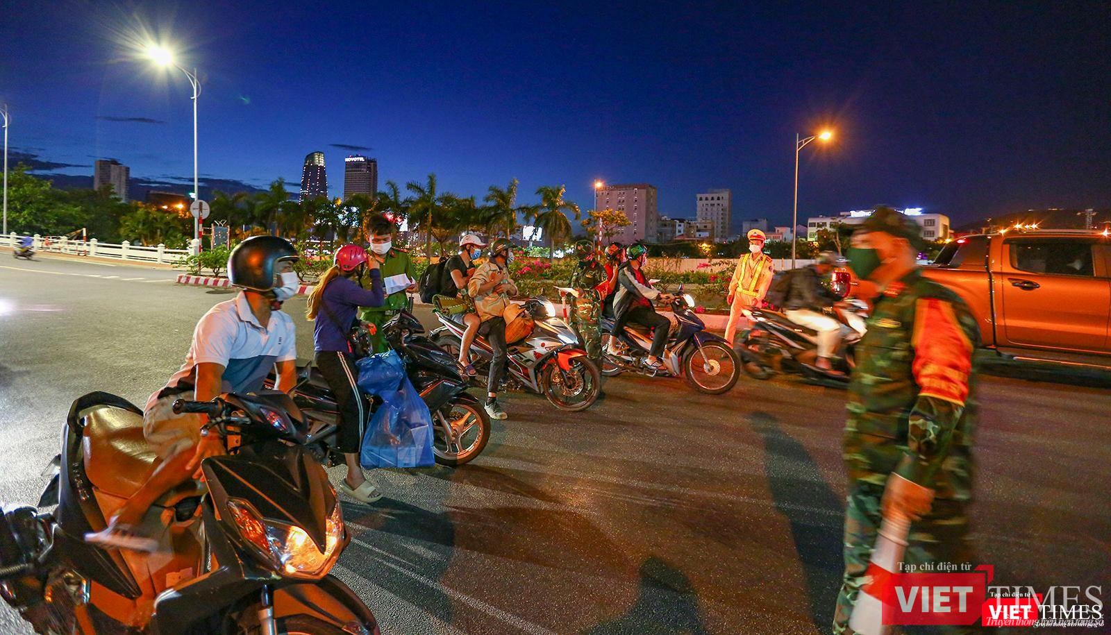 Chốt kiểm soát tại phía Đông cầu Sông Hàn