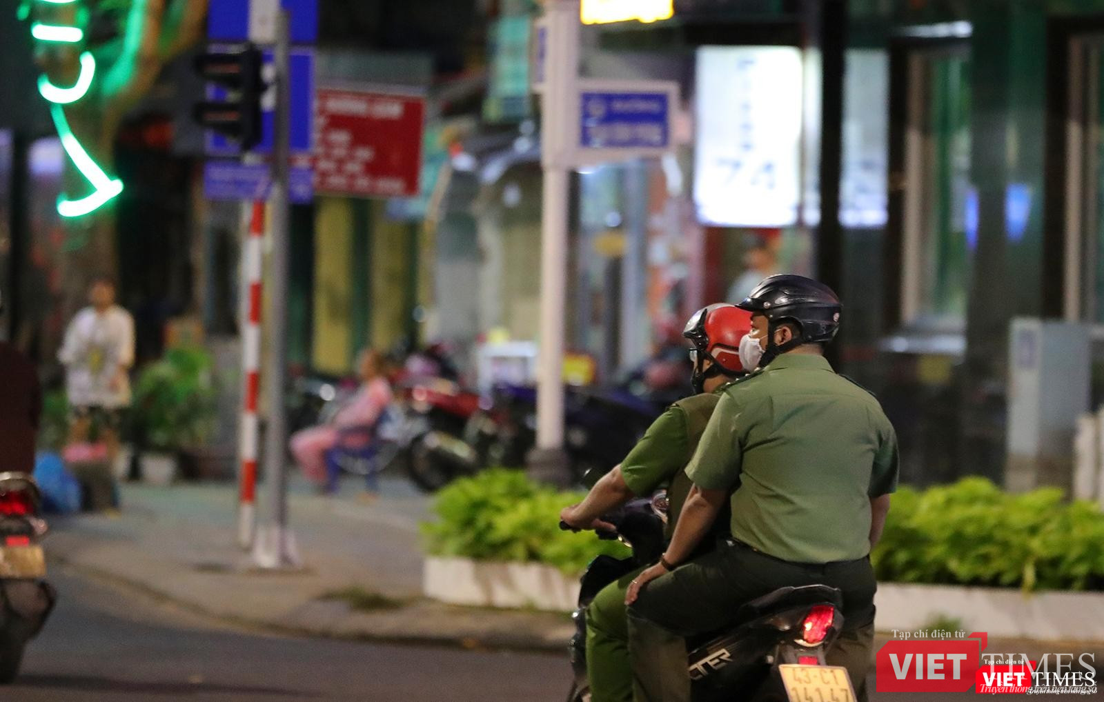 Lực lượng tuần tra bằng xe máy trên các tuyến đường