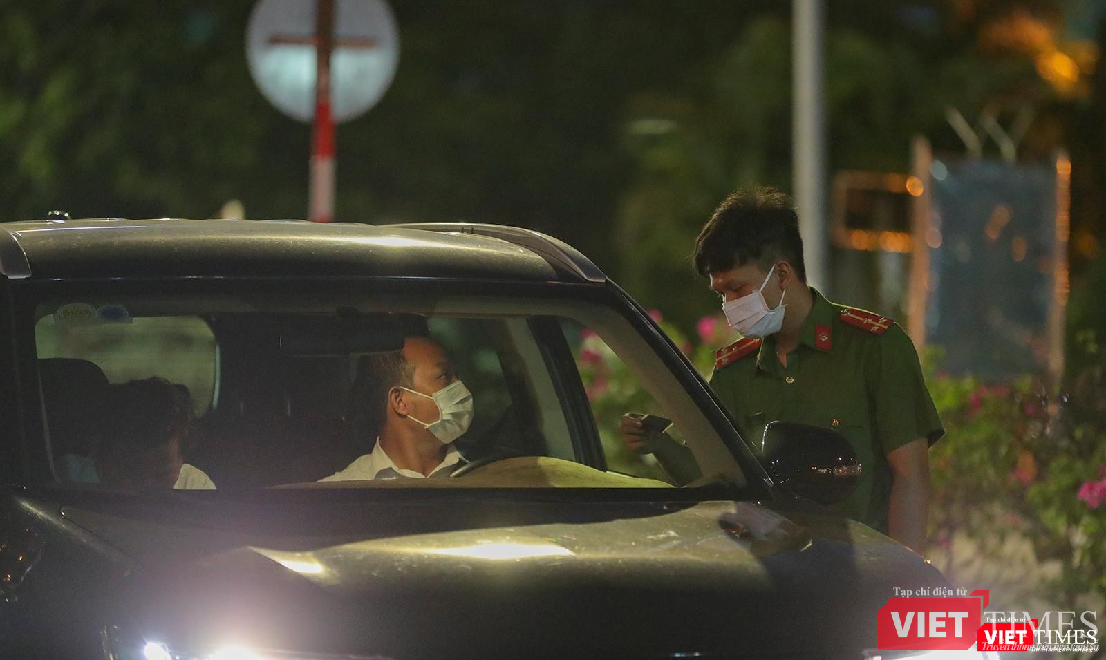 Cả ô tô cũng được yêu cầu kiểm tra