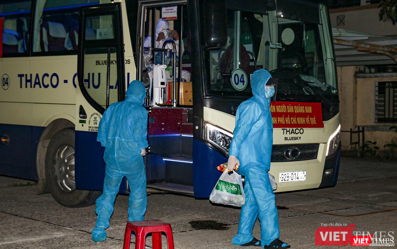 Đúng 2h30 sáng ngày 23/7, đoàn xe đã trở về đến TP Tam Kỳ, Quảng Nam Đúng 2h30 sáng ngày 23/7, đoàn xe đã trở về đến TP Tam Kỳ, Quảng Nam