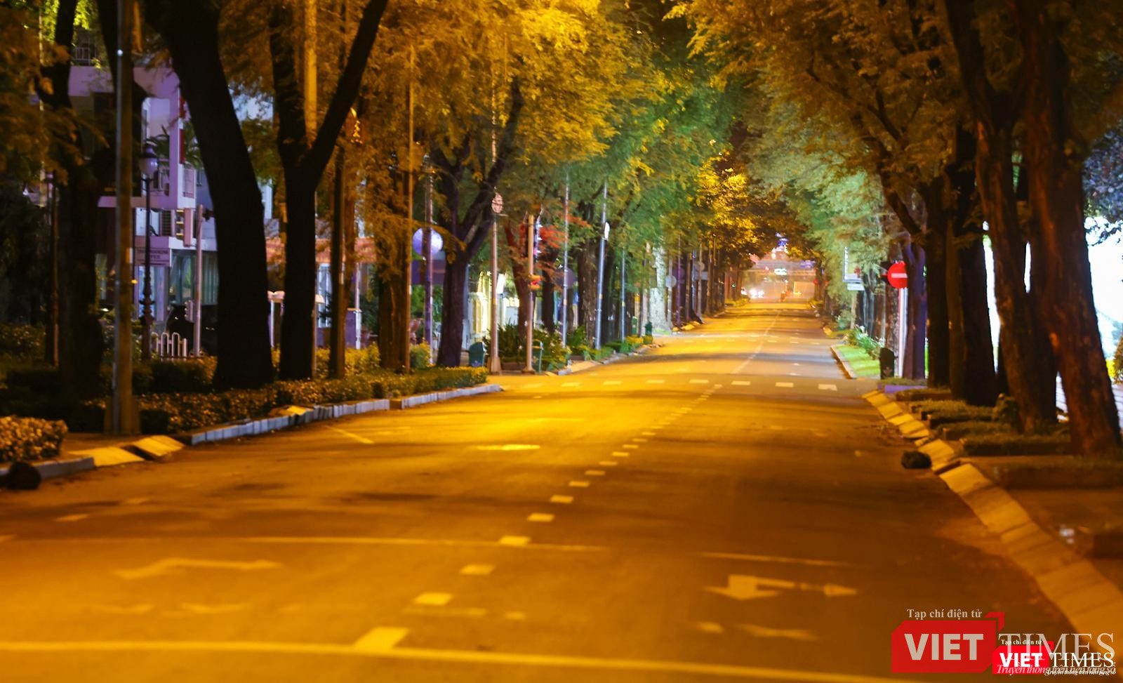 Càng về khuya, TP HCM càng vắng