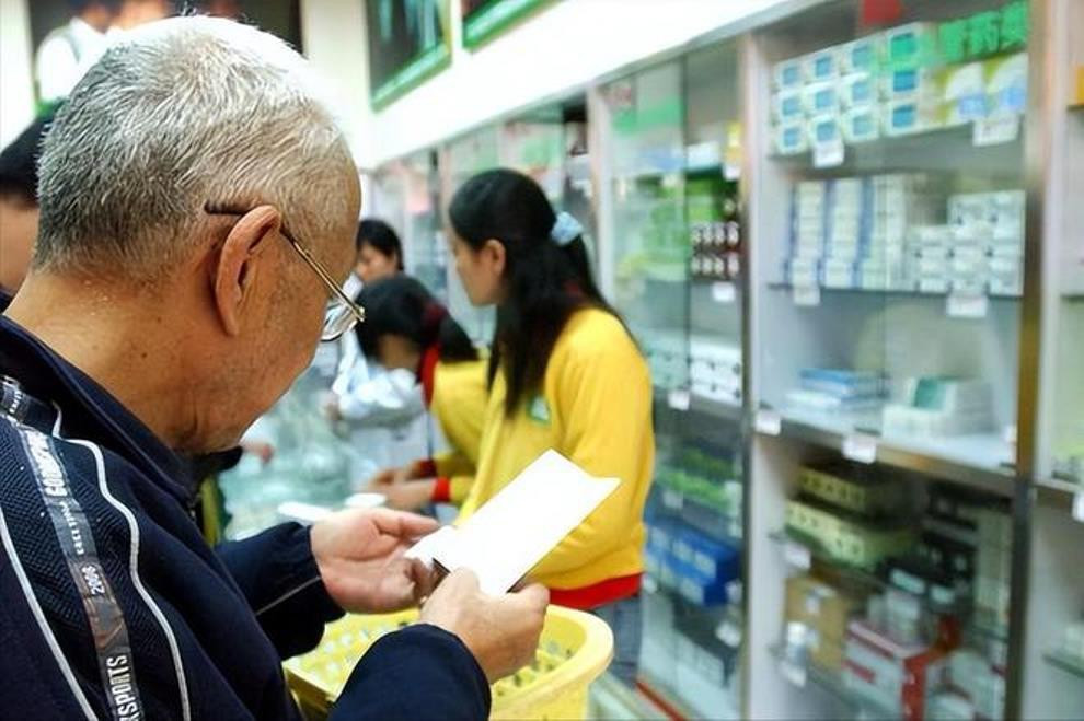 Nguoi tieu dung duoc khuyen cao.jpg