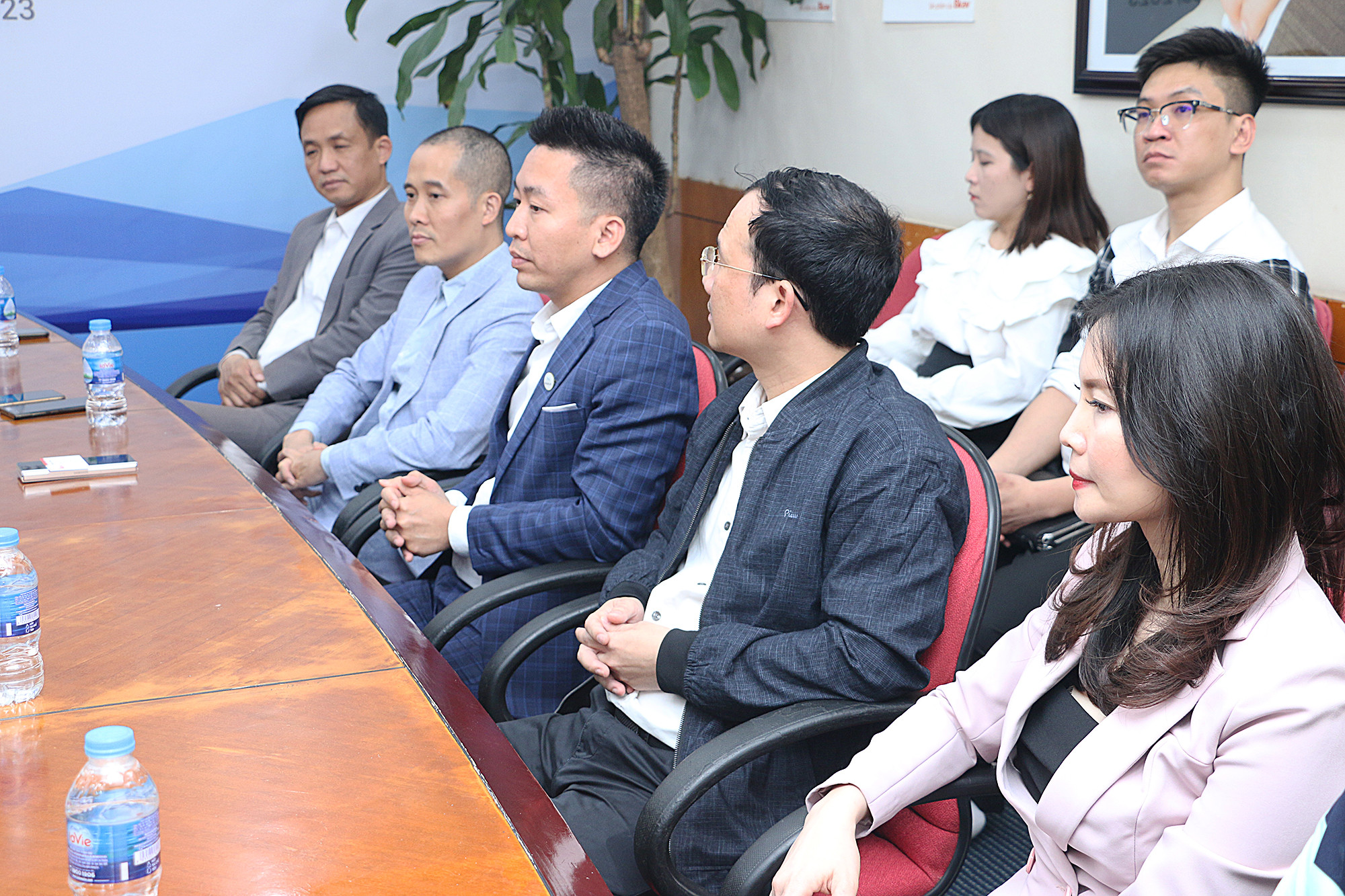 Đại diện công ty cổ phần công nghệ tập đoàn Song Nam Đại diện công ty cổ phần công nghệ tập đoàn Song Nam