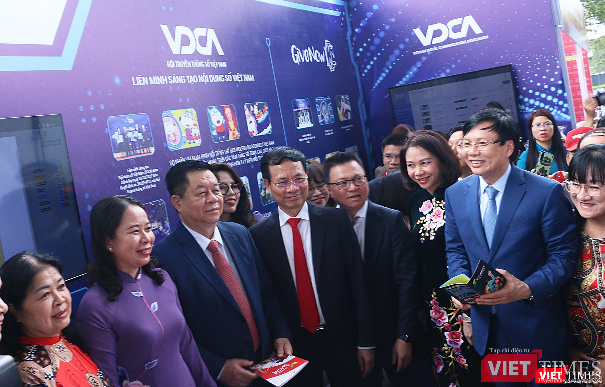 Lãnh đạo Đảng và Nhà nước thăm gian hàng triển lãm của Hội Truyền thông số Việt Nam (VDCA), Tạp chí điện tử VietTimes và các hội viên VDCA