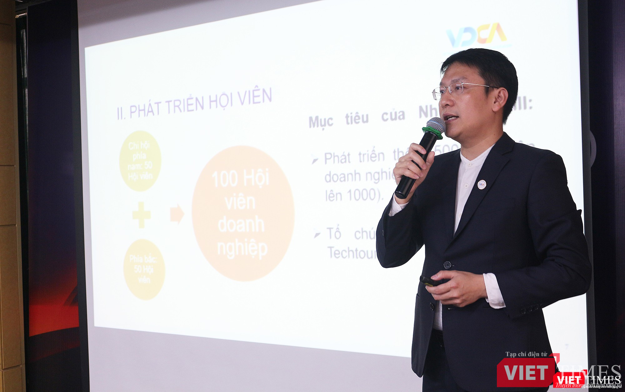 Ông Vũ Kiêm Văn - Phó Chủ tịch kiêm Tổng thư ký VDCA báo cáo hoạt động năm 2022 và nhiệm vụ trọng tâm năm 2023