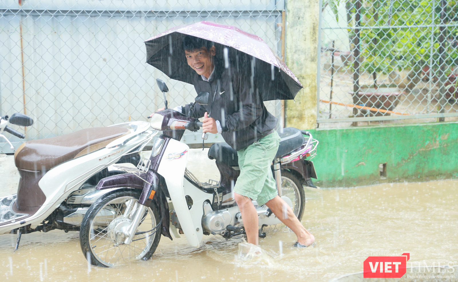 vt_sinh vien da nang sua xe mien phi 1.png