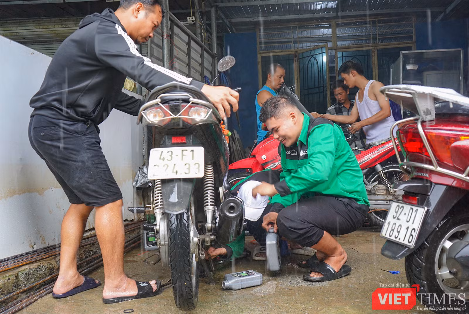 vt_sinh vien da nang sua xe mien phi 10.png