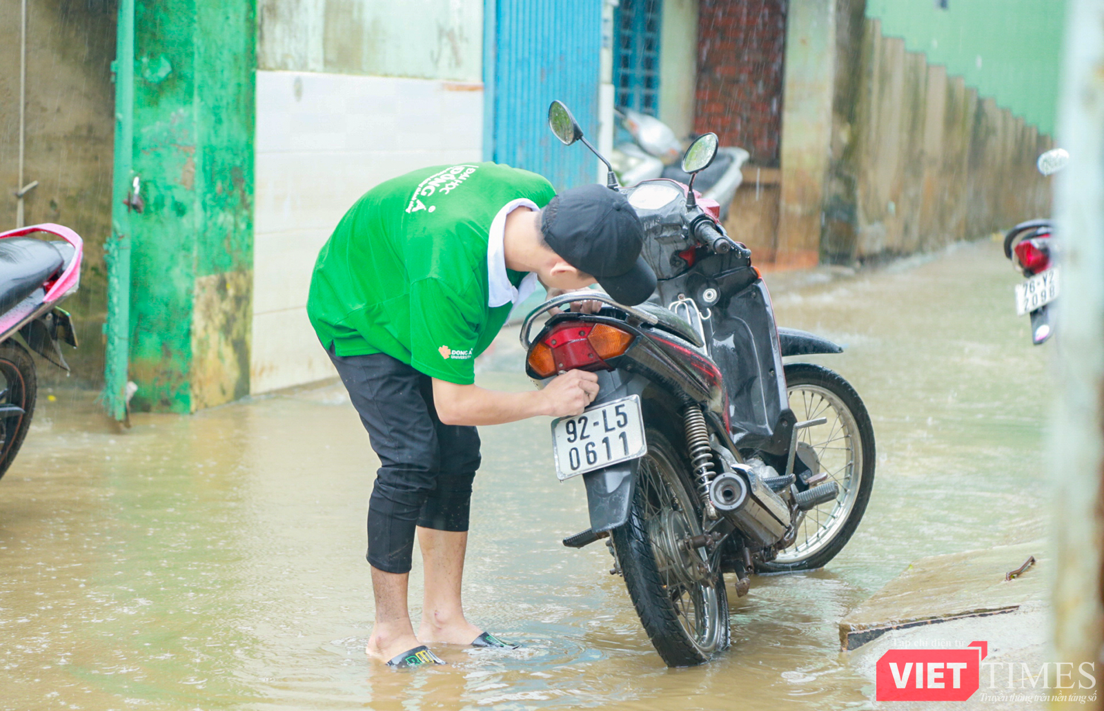 vt_sinh vien da nang sua xe mien phi 8.png