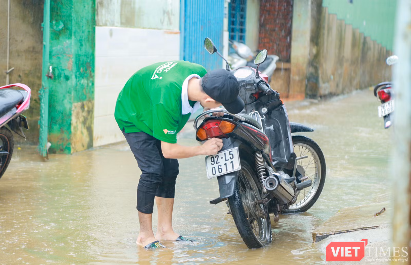 vt_sinh vien da nang sua xe mien phi 8.png