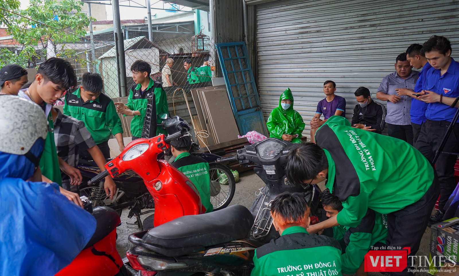 vt_sinh vien da nang sua xe mien phi 12.png
