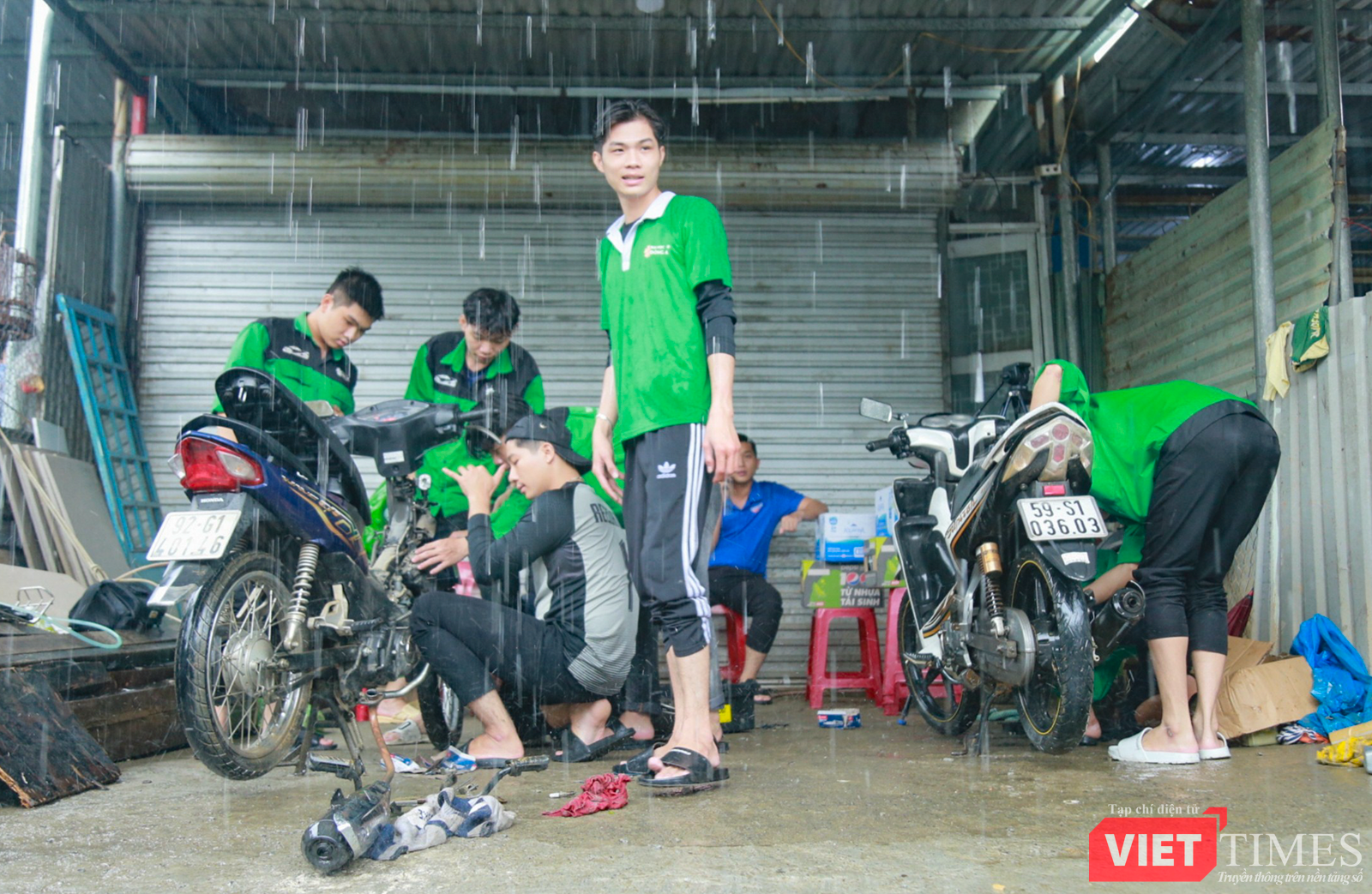 vt_sinh vien da nang sua xe mien phi 4.png