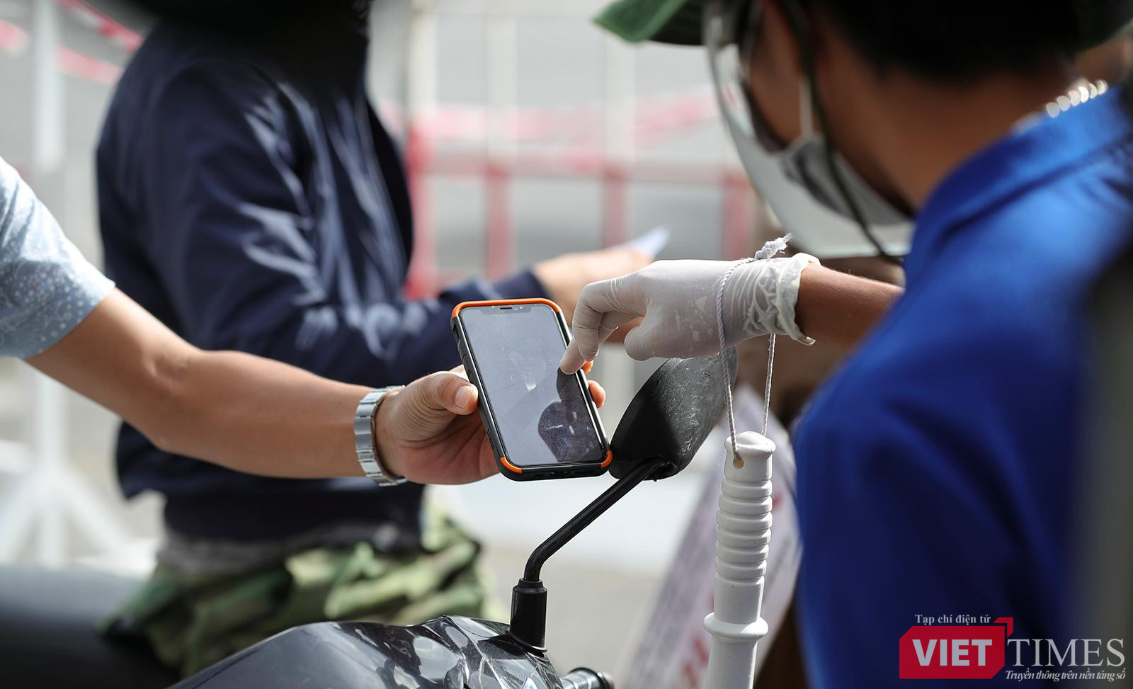 Kiểm tra trên ứng dụng di động