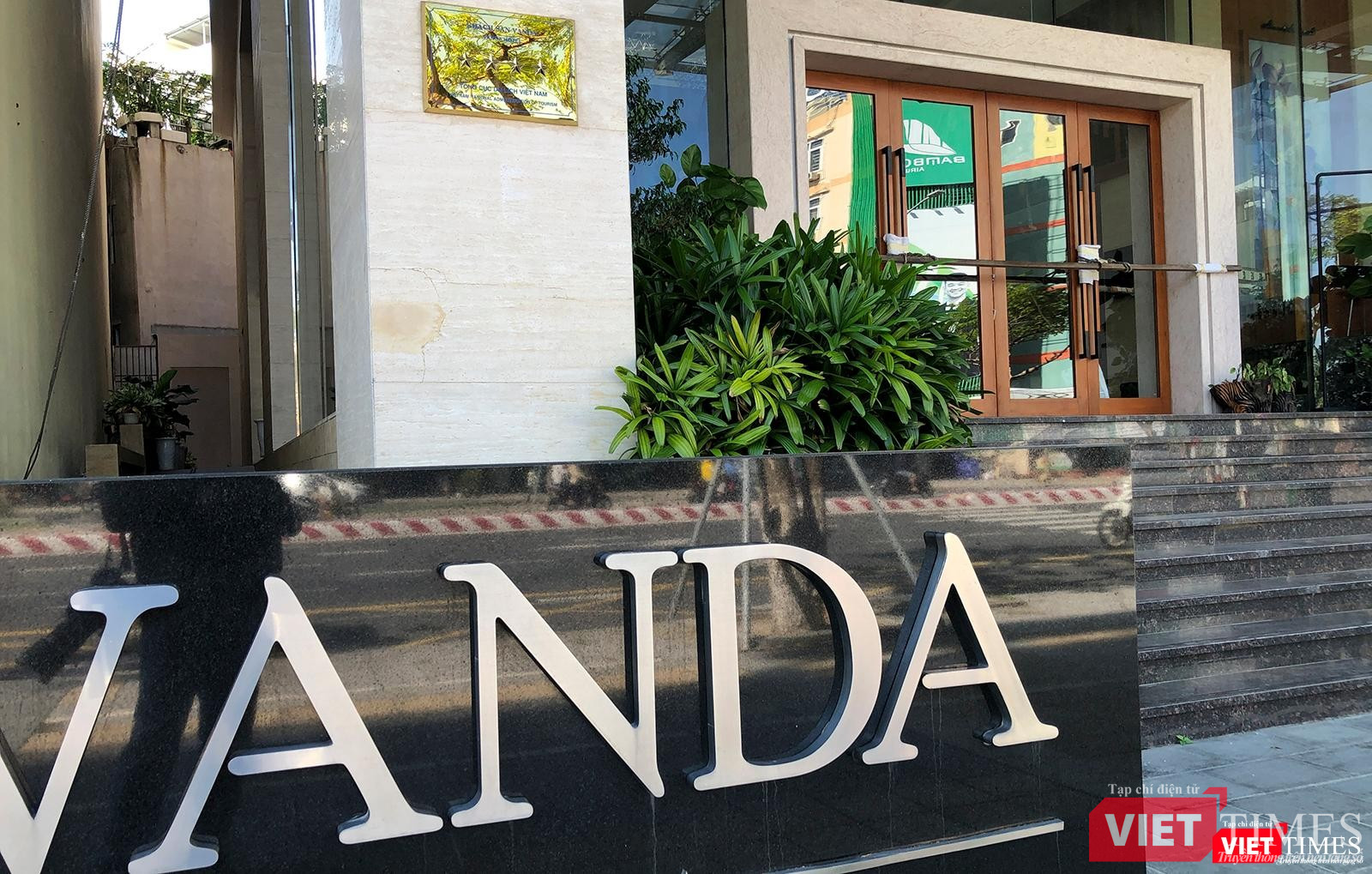 Tuy đã được phép mở cửa, nhưng còn rất nhiều khách sạn vẫn án binh bất động