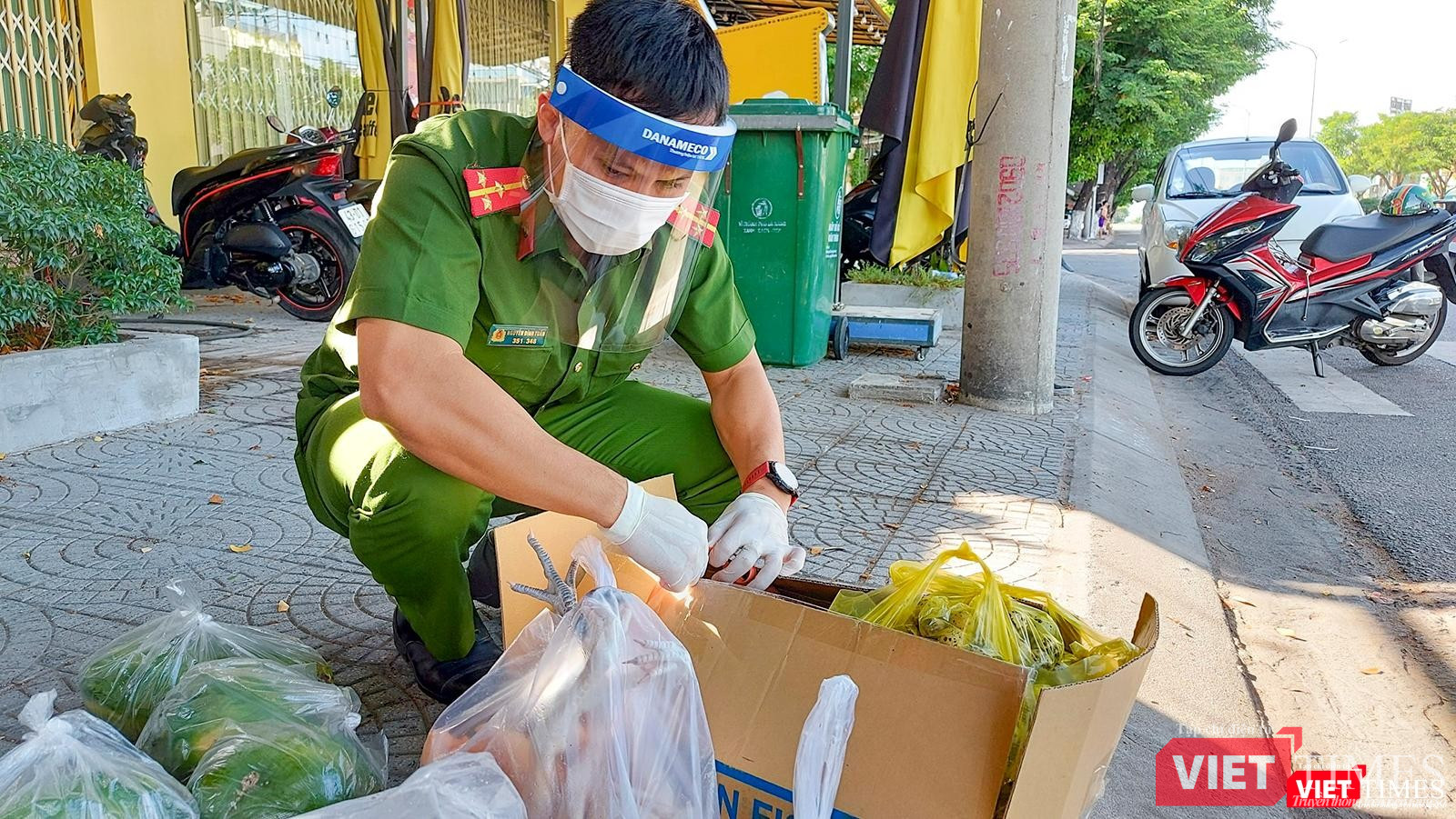 Lên đơn hàng cho người dân