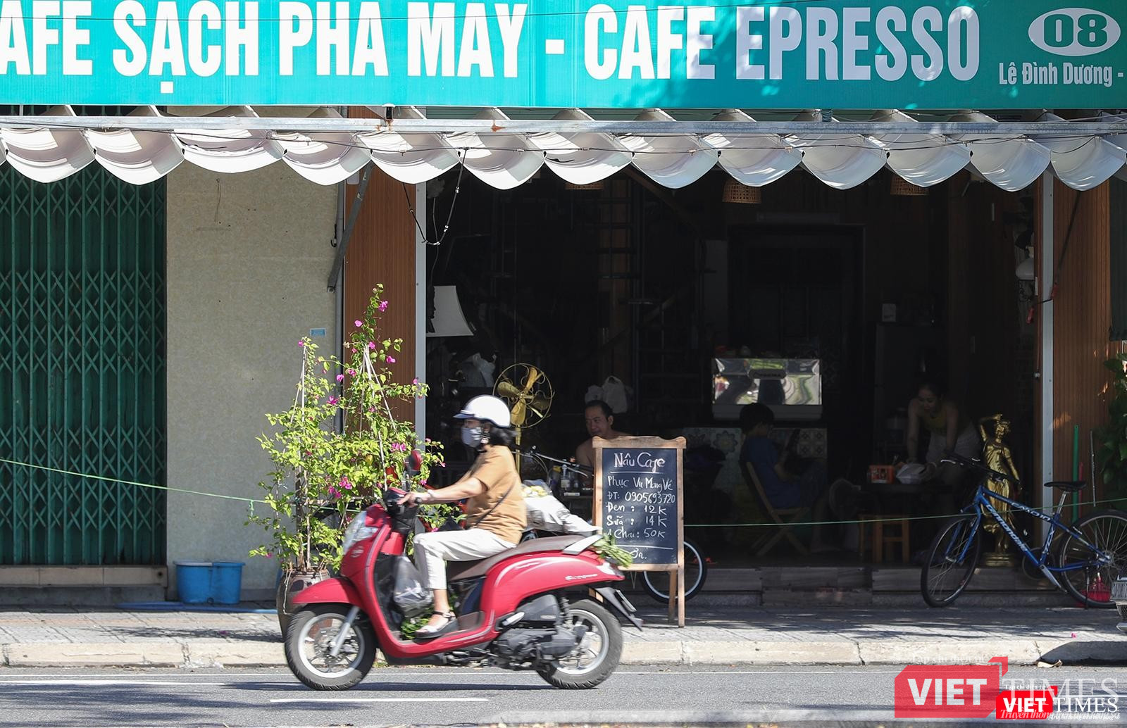 Hàng quán bán ,ang về