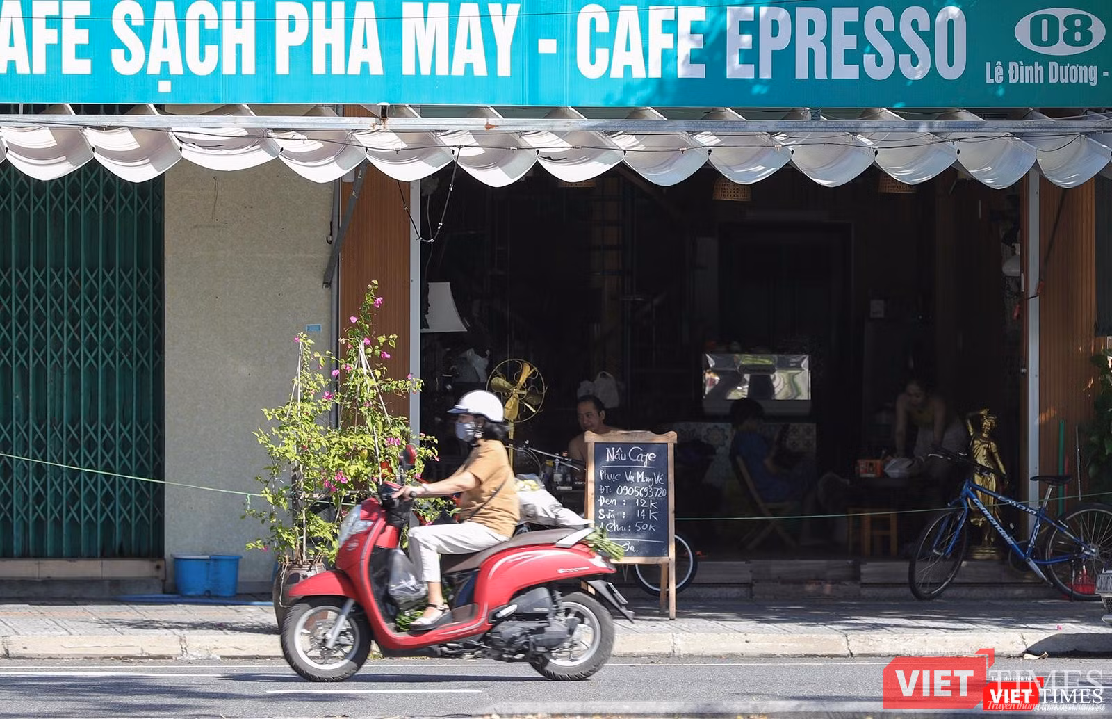 Hàng quán bán ,ang về