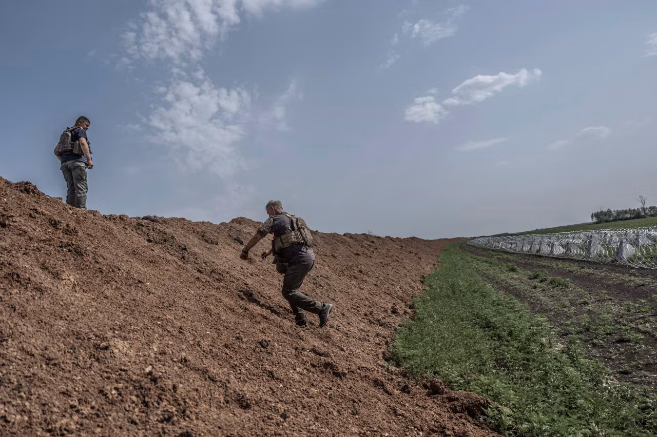 Ukraine tăng tốc xây dựng pháo đài chống Nga kéo dài từ Kharkov tới Zaporizhzhia 2.png