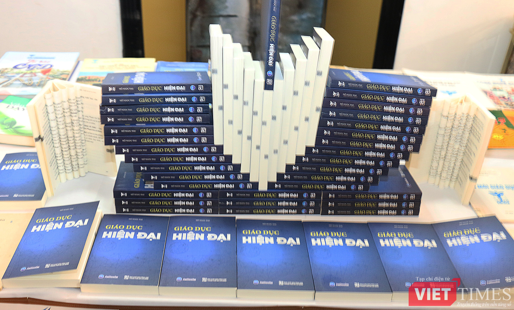 vt_sach giao duc hien dai.jpg