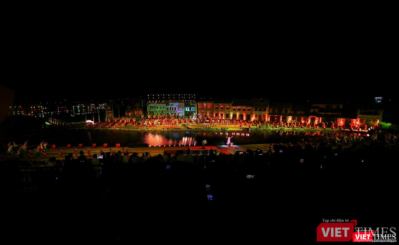 Phần biểu diễn nghệ thuật mang chủ đề Trống hội