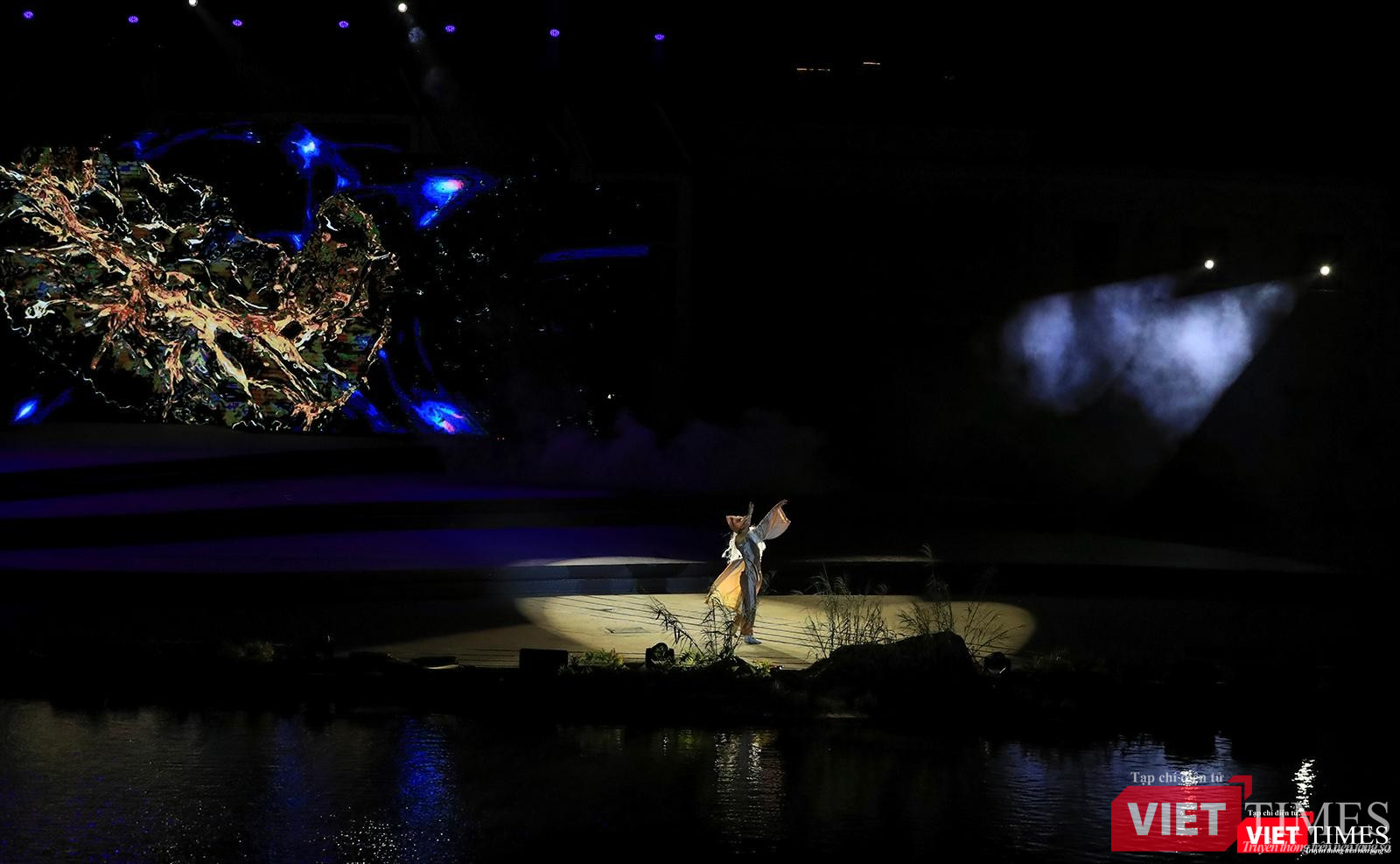 Mở đầu phần biểu diễn nghệ thuật mang chủ đề vẻ đẹp bất tận, giới thiêu văn hoá, con người Quảng Nam