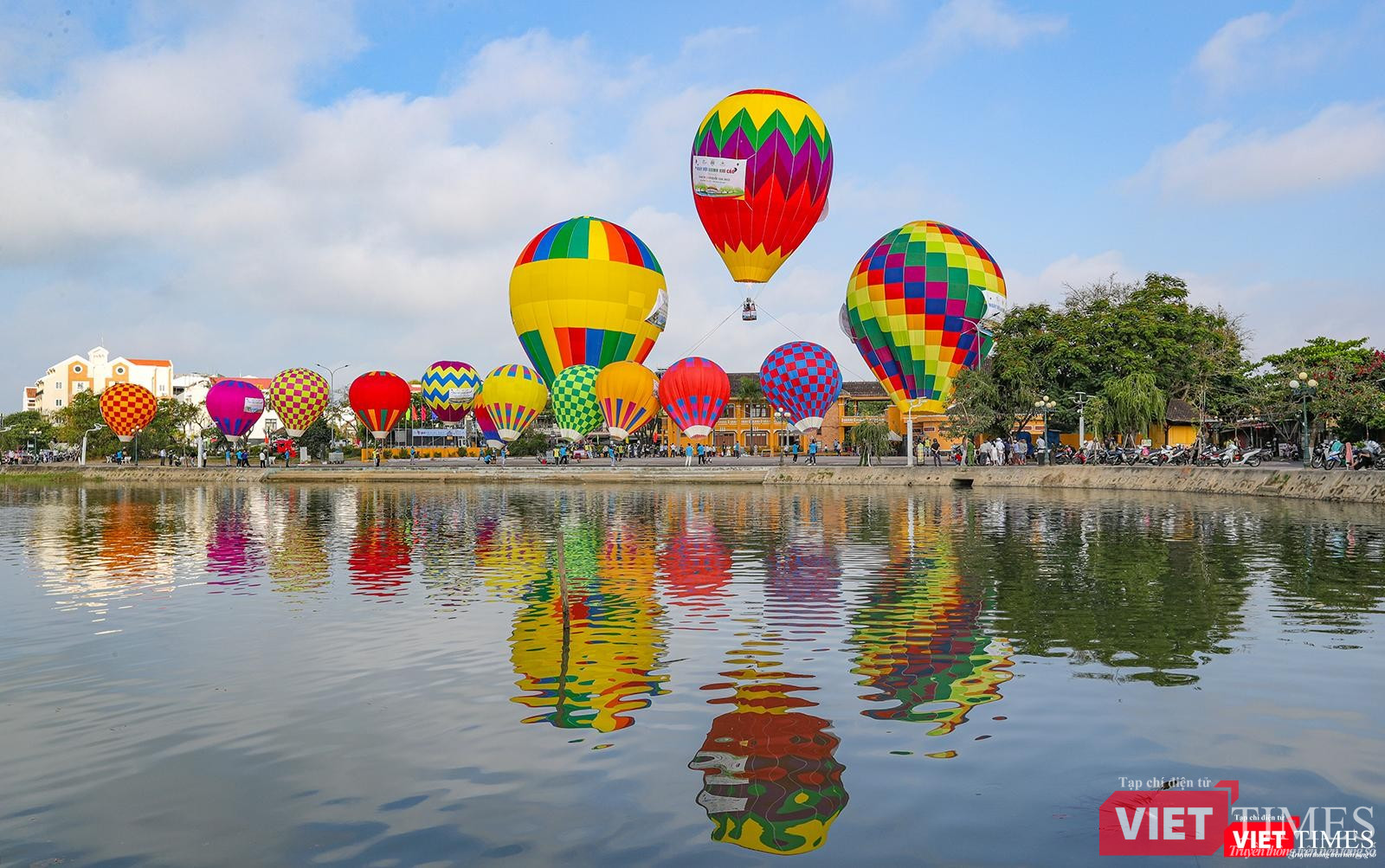 Sự kiện sẽ kéo dài đến hết ngày 25/3 với màn "thả đèn trời "vào tối cùng ngày