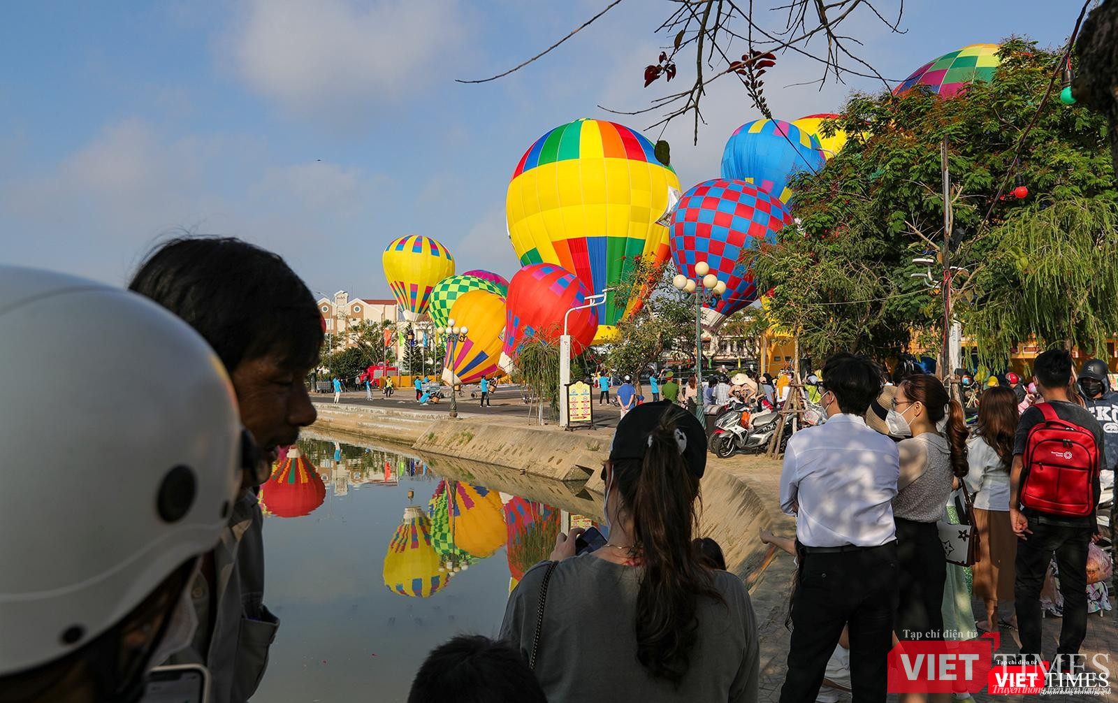 Người dân tranh thủ checkin