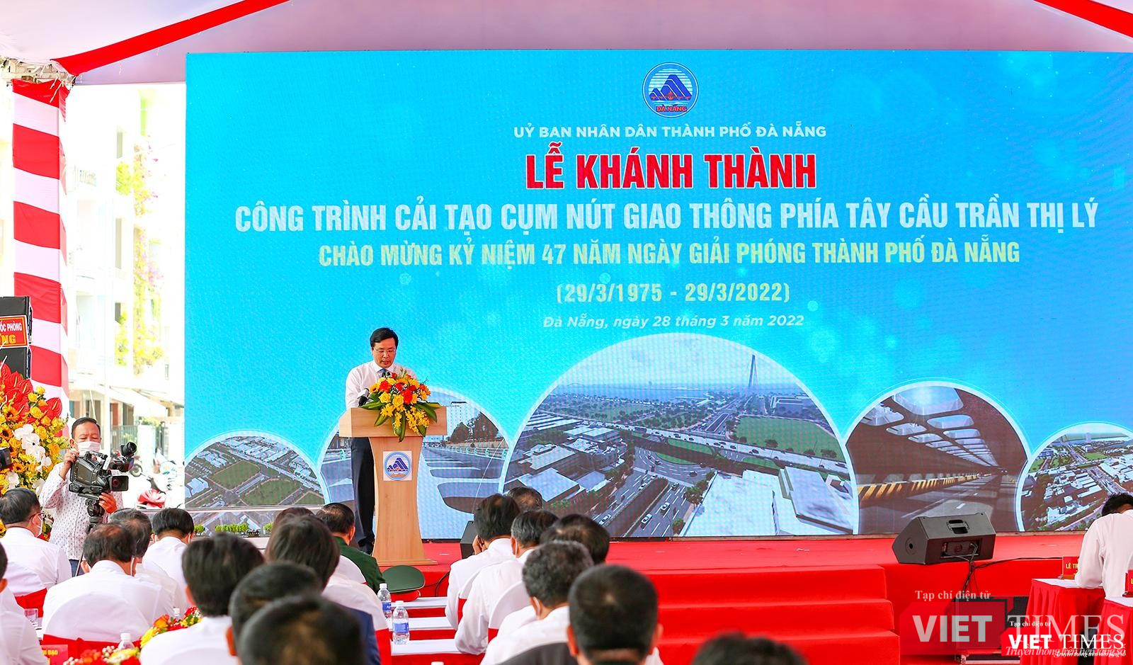 Đại diện Ban quản lý dự án Công trình GTCC TP Đà Nẵng thông tin về dự án tại sự kiện khánh thành dự án Cải tạo cụm nút giao thông phía Tây cầu Trần Thị Lý