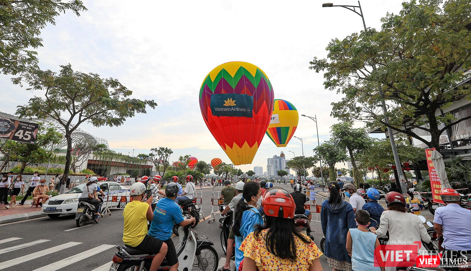 Sự kiện thu hút hàng người tham quan