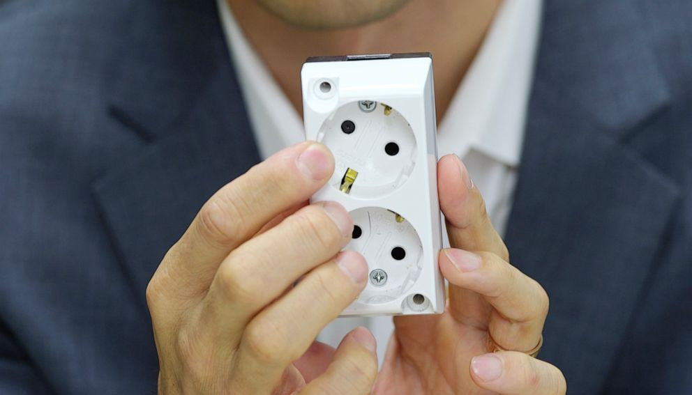 camera gan trong o cam dien.jpg